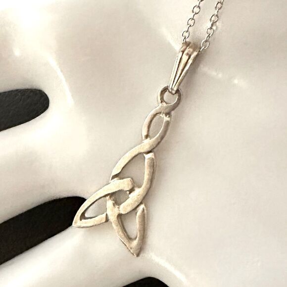 Sterling Silver Celtic Trinity Knot Irish Pendant Necklace - Picture 2 of 6